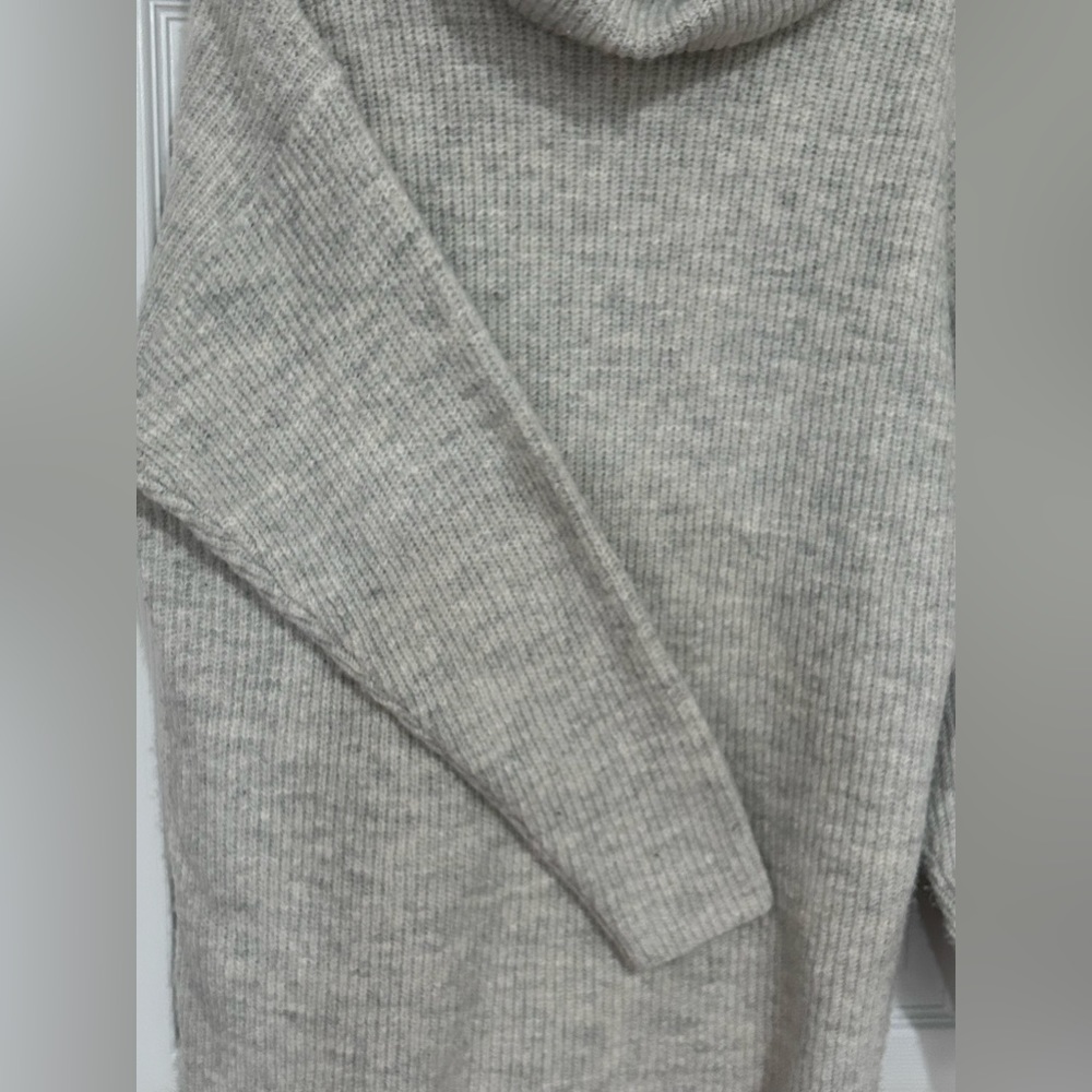 Oversized cozy cowl-neck sweater - Picture 3 of 3